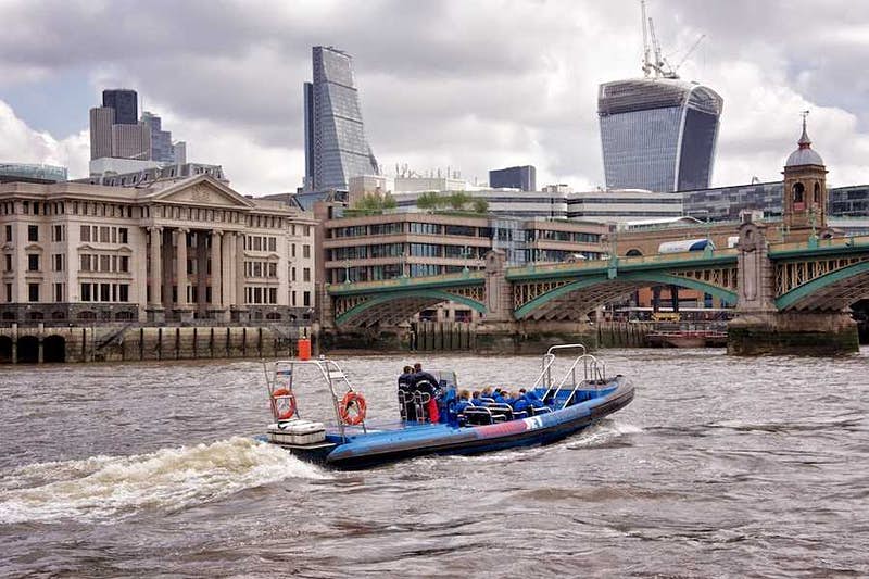 Book Thames River Speed Boat Tour | Speed Boat around Canary Wharf